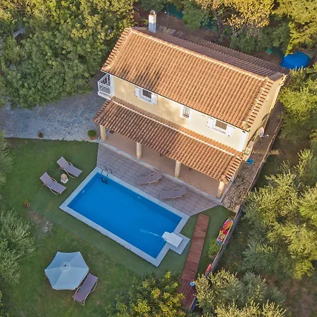 Kardaris Vila Tragaki